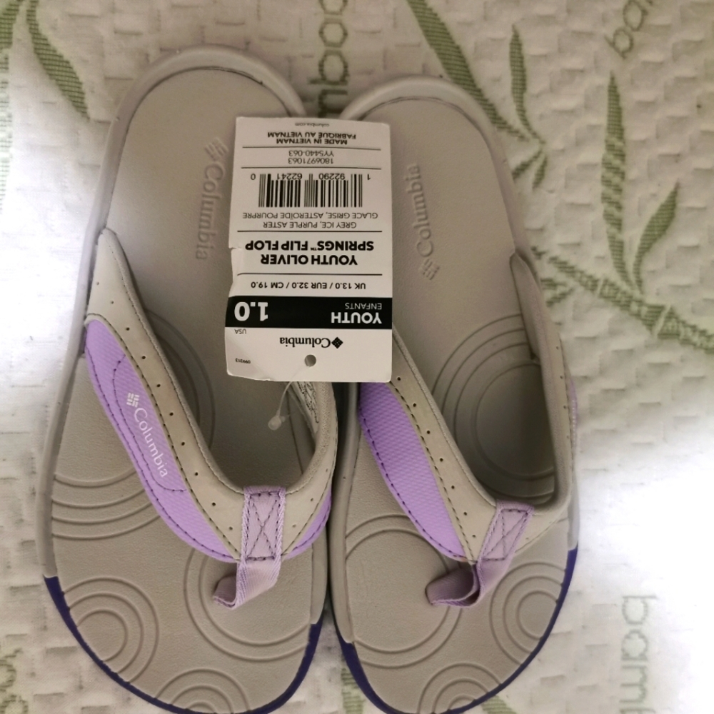 NWT Girls Columbia  flip flop size 1